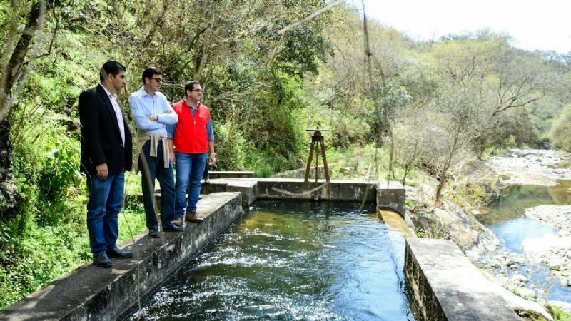 Cordero junto al ministro Dalla Lasta recorrieron obras en Paclín