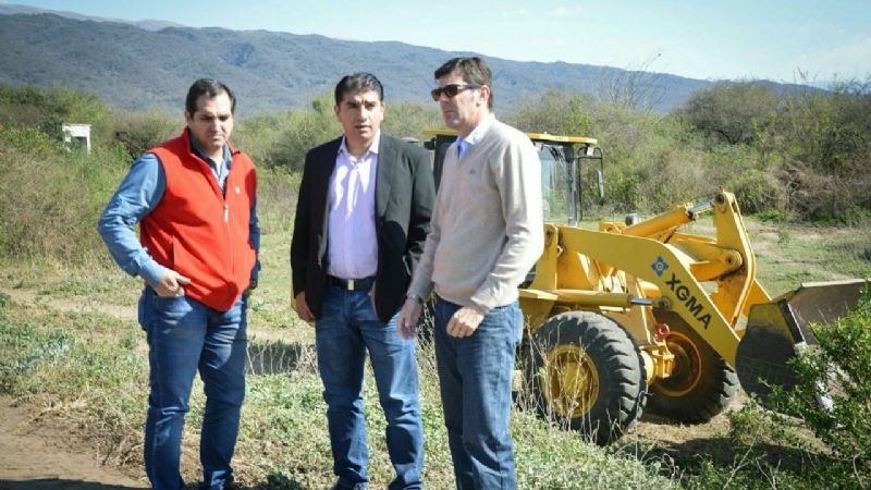 Cordero junto al ministro Dalla Lasta recorrieron obras en Paclín