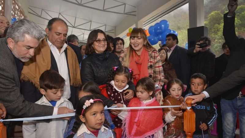 Lucía inauguró el edificio de la Escuela de Los Ángeles
