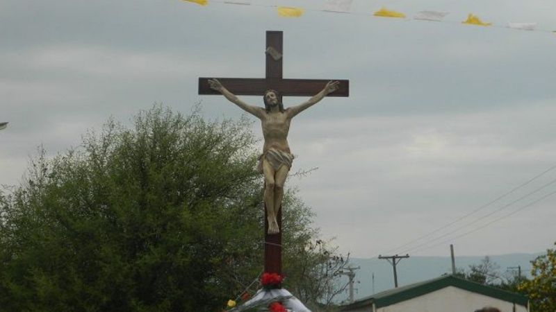 Procesión de la Santa Cruz en el norte de la ciudad