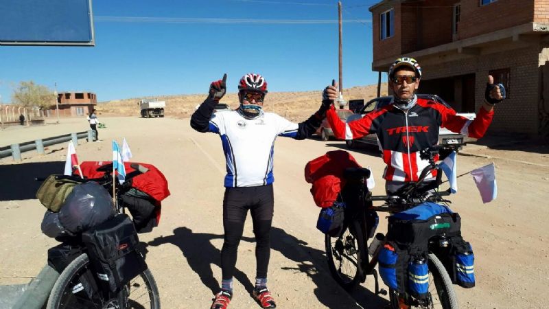 Santamarianos arrancaron con el sueño de unir La Quiaca con Ushuaia en bici