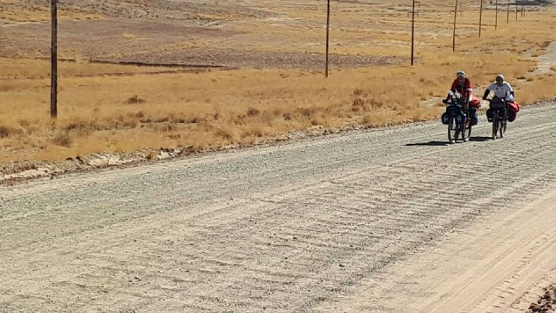 Santamarianos arrancaron con el sueño de unir La Quiaca con Ushuaia en bici