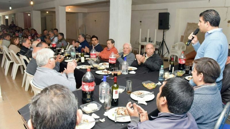 “Ponemos la política al servicio de la gente, no las dádivas”