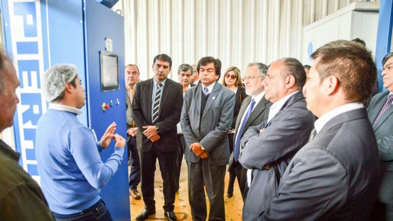 Senadores visitaron la planta industrial “Olivares del Sol”