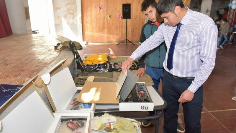 Paclín: La Escuela Agroganadera recibió un vehículo y equipamiento