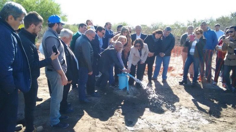 Corpacci inauguró obra de agua potable en Las Peñas
