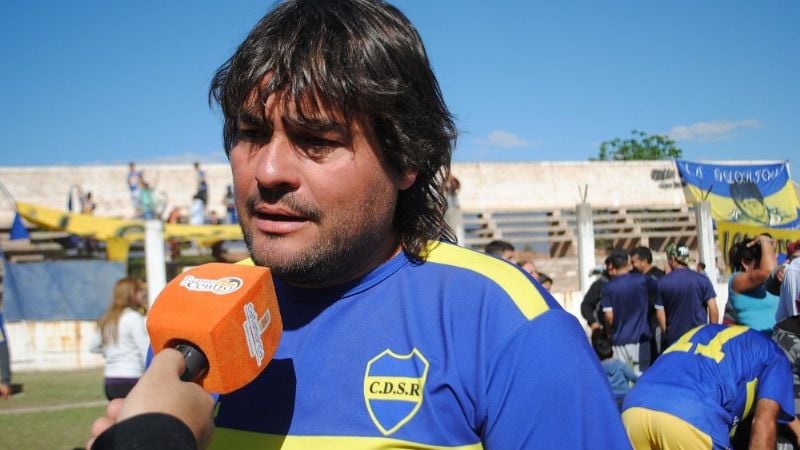 Social Rojas y un título cargado símbolos