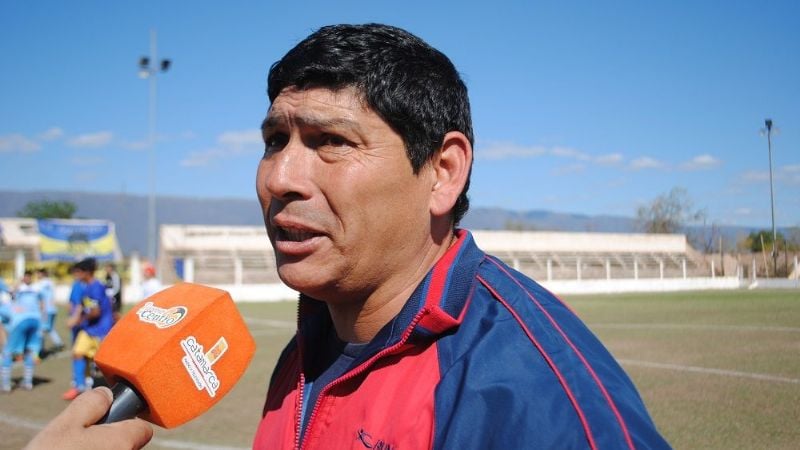 Social Rojas y un título cargado símbolos