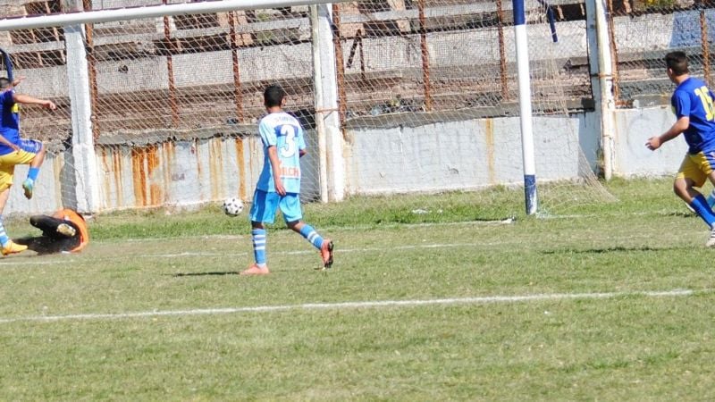 Social Rojas y un título cargado símbolos