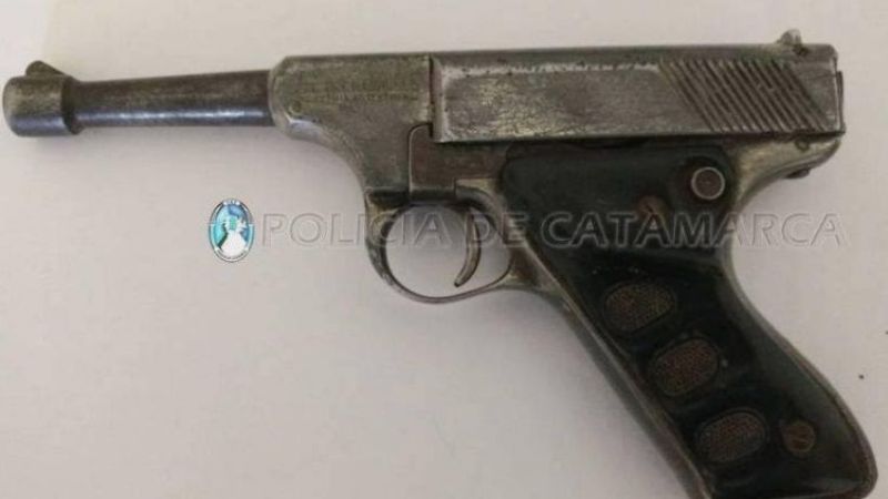 Aprehenden a dos jóvenes y secuestran un arma de fuego