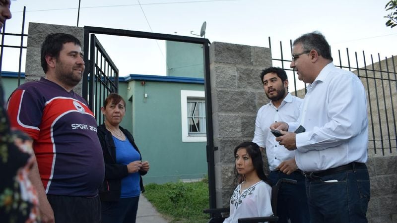 Candidatos del FJPV caminan los barrios