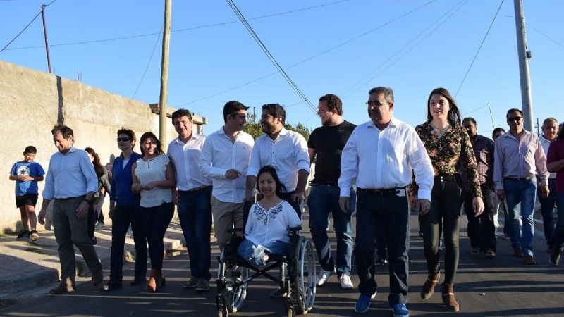 Candidatos del FJPV caminan los barrios