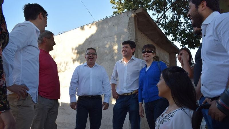 Candidatos del FJPV caminan los barrios