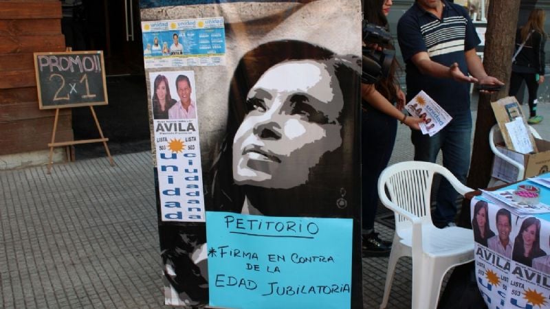 Ávila junta firmas contra el aumento de la edad jubilatoria