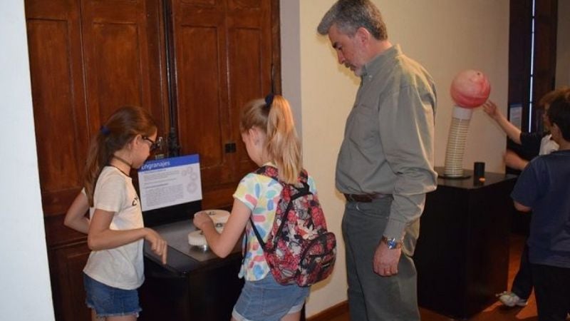 Chicos y grandes ya disfrutan de la muestra interactiva de ciencia "Prohibido no tocar"