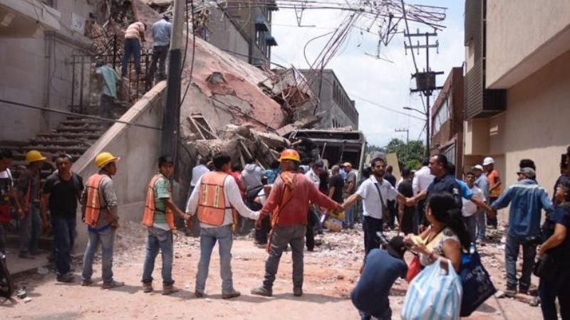 Suman 130 los muertos por el terremoto en México
