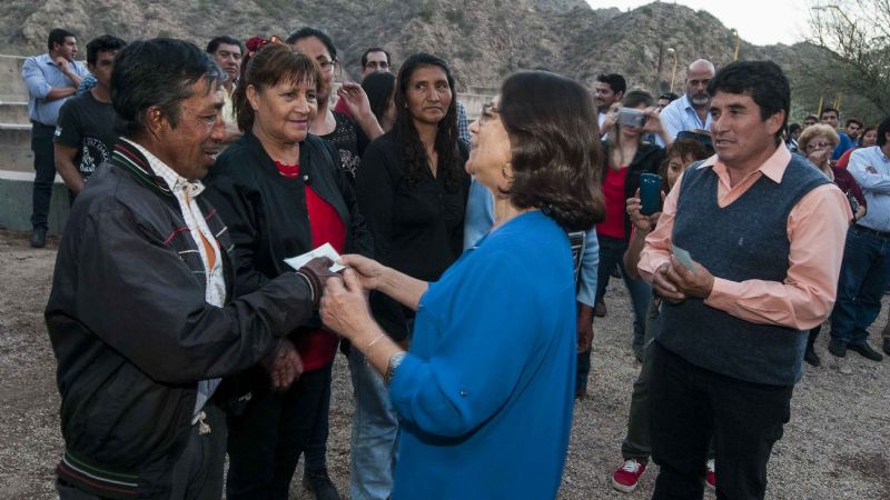 Lucía entregó viviendas e inauguró obras hídricas en Belén