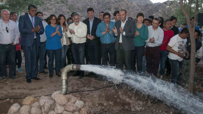 Lucía entregó viviendas e inauguró obras hídricas en Belén