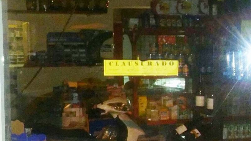 Comercio clausurado por vender bebidas alcohólicas a menores