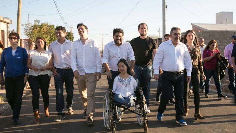 Raúl caminó con los candidatos