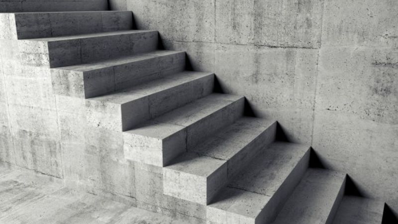 Una mujer se golpeó la cabeza al caer de las escaleras