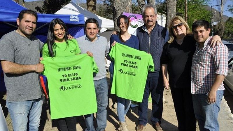 El ministro Barros visitó a los estudiantes en El Rodeo