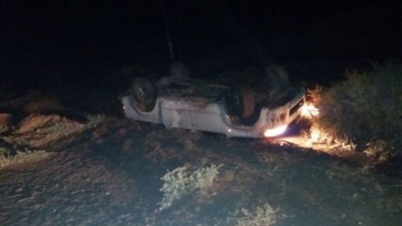 Camioneta del IPV volcó en el ingreso norte de Aimogasta