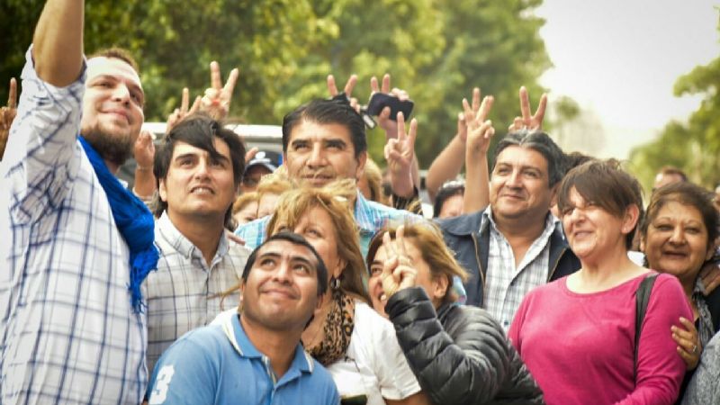 Cordero lanzó su campaña con una caminata por barrios de La Merced