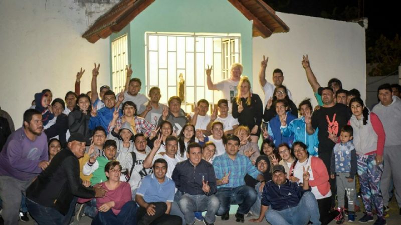 Cordero lanzó su campaña con una caminata por barrios de La Merced