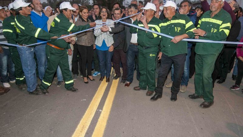 Lucía inauguró obra de pavimentación en Fiambalá