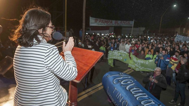 Lucía inauguró obra de pavimentación en Fiambalá