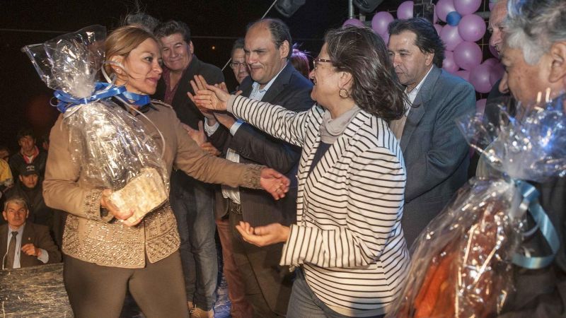 Lucía inauguró obra de pavimentación en Fiambalá