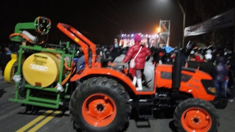 Dotan de un tractor viñatero a una agronomía de zona