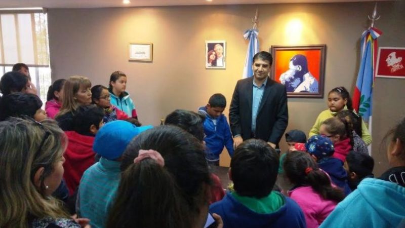 Chicos de La Higuera pasearon por la Capital y visitaron la Legislatura