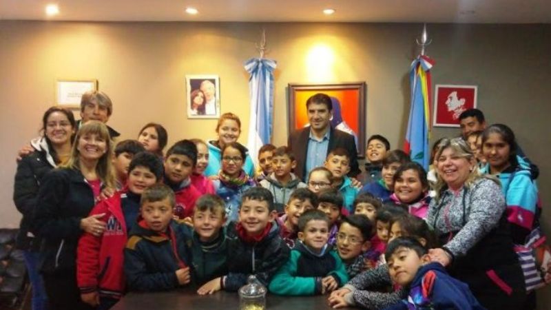 Chicos de La Higuera pasearon por la Capital y visitaron la Legislatura