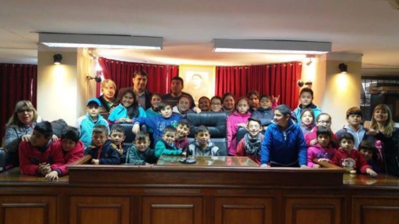 Chicos de La Higuera pasearon por la Capital y visitaron la Legislatura