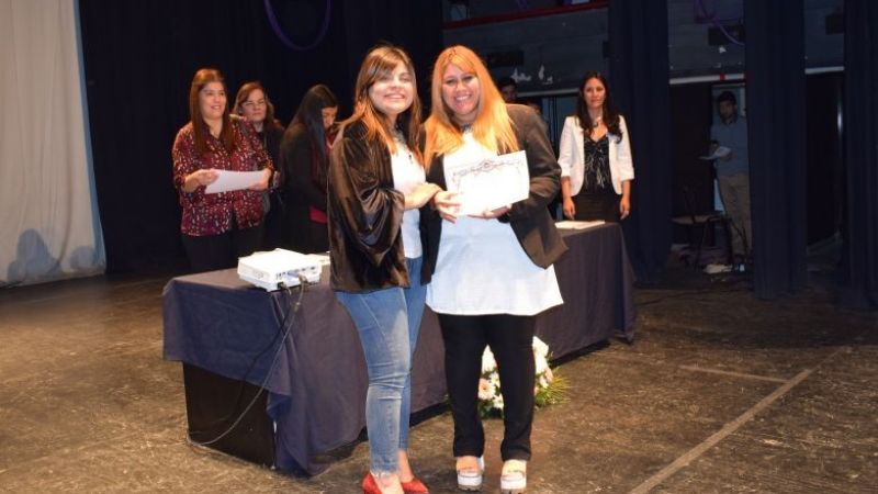 66 nuevos profesionales recibieron su título de grado