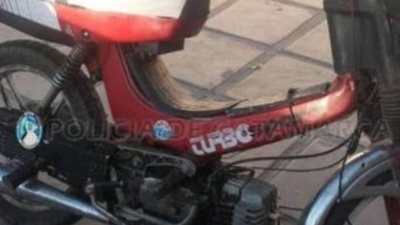 Arrestan a dos hombres y secuestran una moto