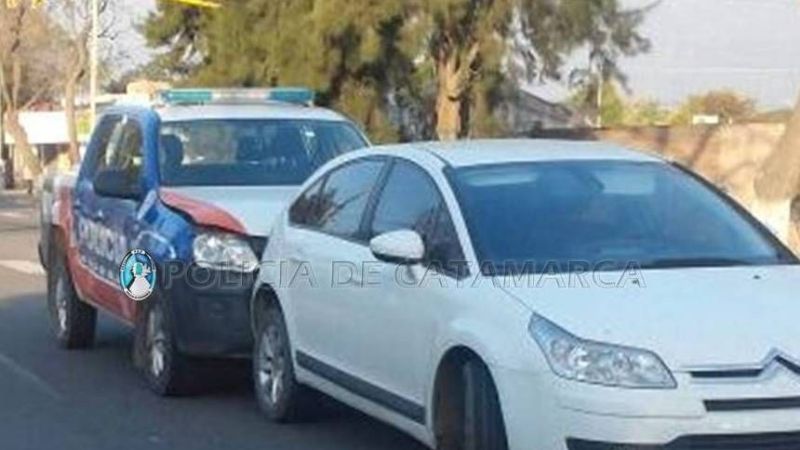 Sexagenaria herida tras el choque de un móvil policial y un auto