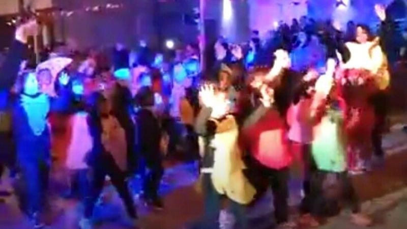 Tradicional desfile de carrozas y farándulas en Recreo