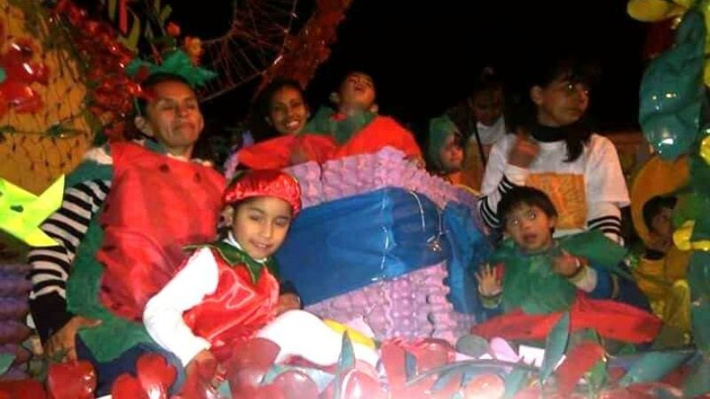 Tradicional desfile de carrozas y farándulas en Recreo