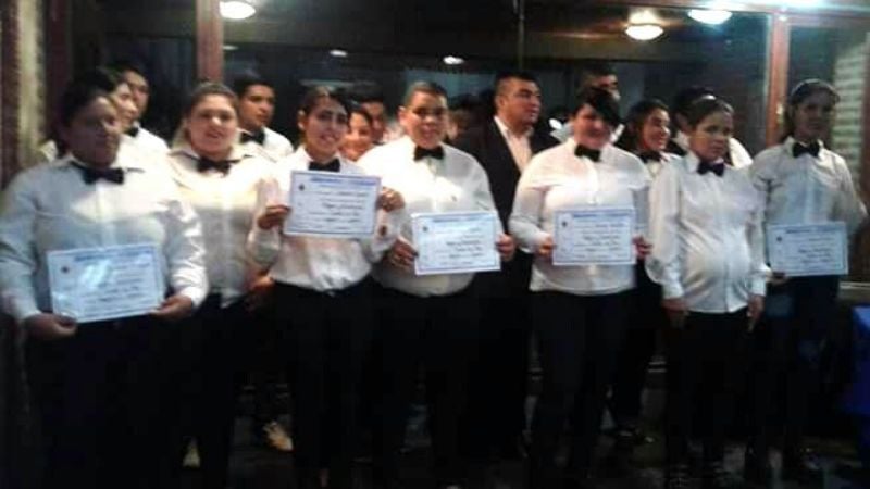 Exitosa capacitación de mozos y camareras en Icaño