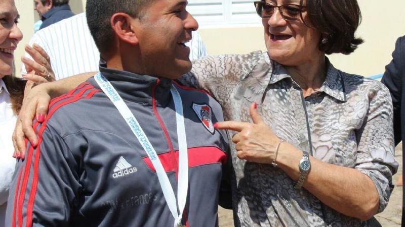 Lucía entregó viviendas en Valle Viejo