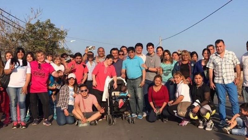 El equipo de candidatos del FJPV estuvo con vecinos de Los Periodistas