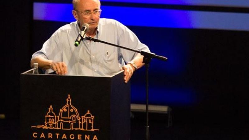 “O nos comunicamos o nos matamos”