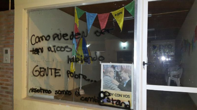 Atacaron con pintadas la sede del PJ