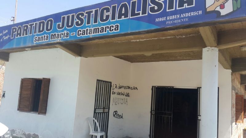 Atacaron con pintadas la sede del PJ