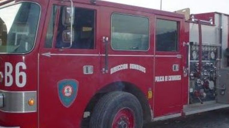 Bomberos apagaron incendio de pastizales
