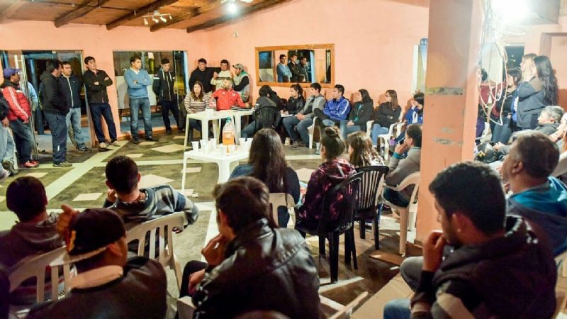 Cordero se reunió con jóvenes de Balcozna y Las Lajas
