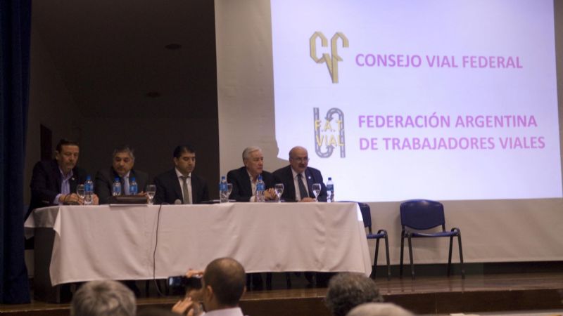 Viales coinciden en la modificación a la Ley del Impuesto a los Combustibles